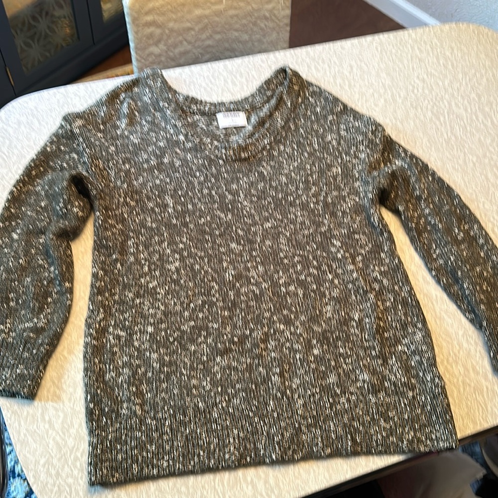 Old Navy Tunic Length Sweater. Size Medium. Olive Green and White.